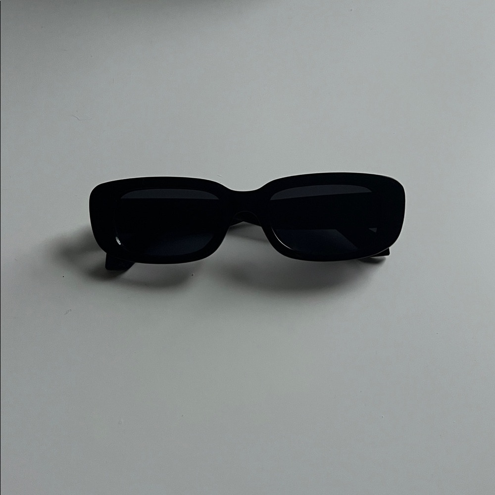 Stylish Black Rectangular Sunglasses